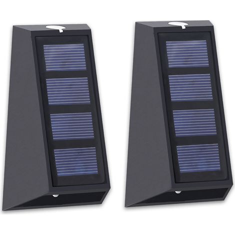 von 2 Solarwandleuchten mit nach oben gerichteter Beleuchtung und (1/2)