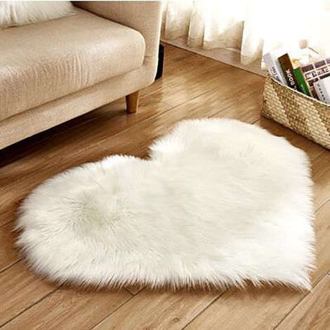 Tapis Coeur Blanc 40x50cm Fausse Fourrure Ultra Doux Décoration Chambre Salon Hypoallergénique Lavable (1/4)