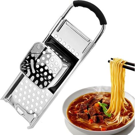 Dieser praktische und handliche Teigschneider im deutschen Stil verfügt über einen ergonomischen Griff und ist daher äußerst effizient und vielseitig beim Kochen einsetzbar. (1/3)