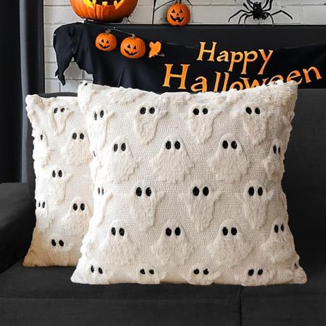 Quatrième coussin décoratif d'Halloween émotionnel sur le thème des fantômes - Lot de deux coussins 45x45cm - Beige, doux et moelleux, en fausse fourrure, style ferme (1/5)