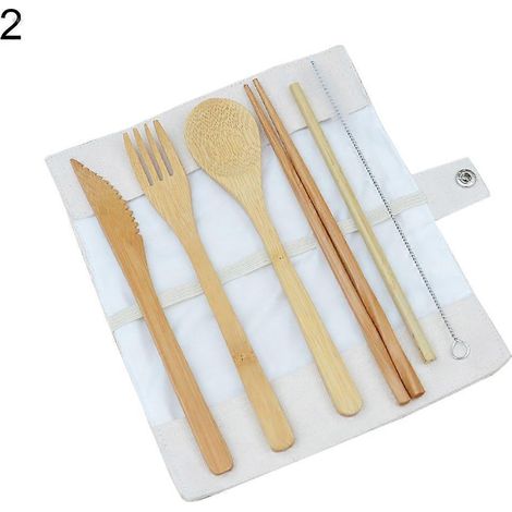Ensemble de couverts de voyage et de camping en bambou comprenant un couteau, une fourchette, une cuillère et une paille, avec un sac en toile.
