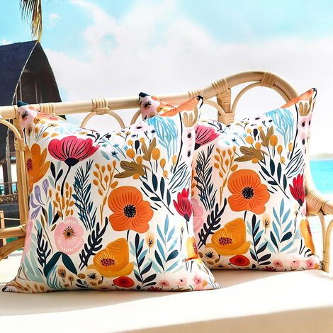 Housses de coussin d'extérieur imperméables 45 x 45 cm (lot de 2) — Motif de fleurs sauvages champêtres  design floral orange-rose et feuillage vert  idéal pour la décoration de jardin en été. (1/5)