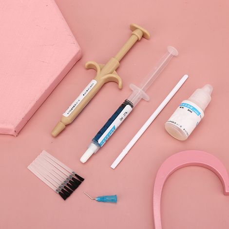 Kit de résine composite autopolymérisable pour collage adhésif dentaire en vue d'un traitement orthodontique (1/5)
