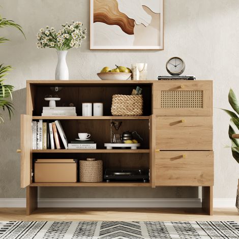 Meuble à deux portes et trois tiroirs / Buffet de cuisine / Meuble de rangement pour salon — Avec détails en rotin tressé et poignées dorées — Buffet de cuisine / Unité de rangement à tiroirs (1/5)