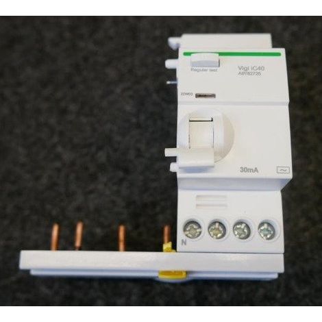 Bloc différentiel 25A 3P+N 30mA type AC bornes vis Vigi départ Acti9 iC40