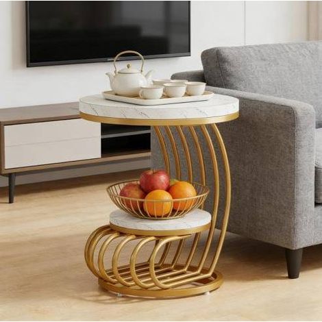Tavolino laterale rotondo, design a 2 livelli, con ripiano, struttura ad arco in metallo, piano effetto marmo bianco e oro (1/5)