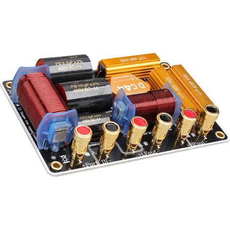 El crossover bidireccional de alto rendimiento de 550 vatios con una frecuencia de cruce de 2000 Hz mejora la calidad del sonido y ofrece potentes efectos de sonido.