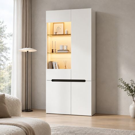 Vitrina LED blanca de MDF con 4 puertas, 8 compartimentos, estantes de vidrio ajustables y luz Bluetooth regulable para salón y comedor moderno – CHICFURN (1/5)