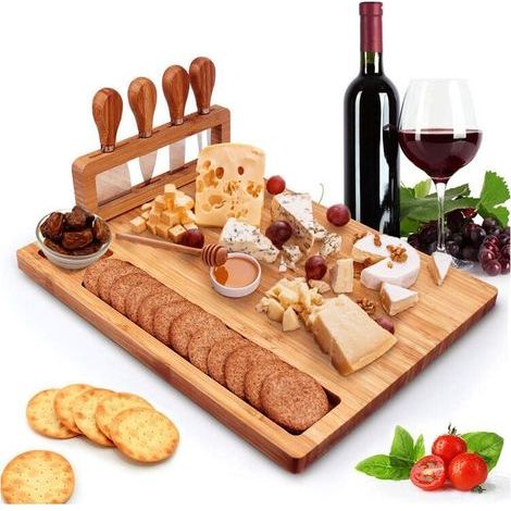 1 tabla para quesos, bandeja para servir con 4 cuchillos de acero inoxidable, tabla de embutidos de madera maciza (35,5 x 28 cm) (1/4)
