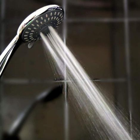 Universeller Duschkopf mit hohem Wasserdruck – Fünf verschiedene Strahlarten – Ersatzduschkopf – Werkzeuglose Montage – Leicht – Chrom (1/5)