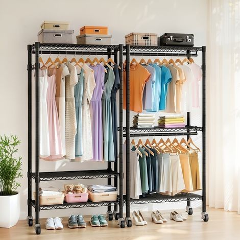 Portant à vêtements sur roulettes – Avec 3 étagères grillagées réglables – 2 barres de penderie et crochets latéraux – 180x90 cm – Noir (1/5)