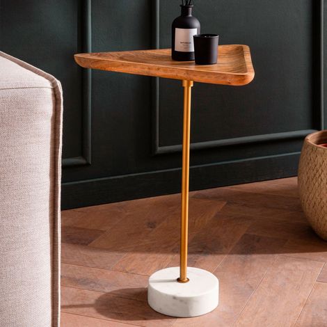 Table d'appoint triangle en manguier, marbre blanc et métal doré