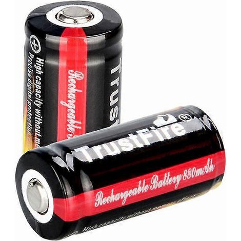 Lot de 2 piles rechargeables lithium-ion 16340 CR123A 3,7 V 880 mAh pour stylo laser et lampe torche LED. (1/5)