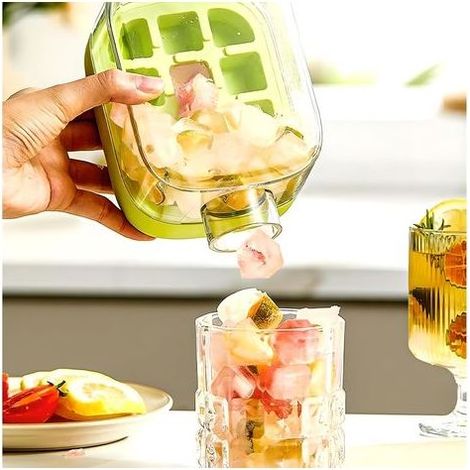 Eiswürfelform mit Strohhalm – 2-in-1 tragbarer 800-ml-Entsafter mit Deckel für Zuhause oder Büro (1/5)