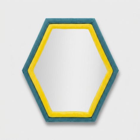 Espejo de pared hexagonal tapizado en terciopelo Tony (1/4)