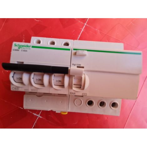 DISJONCTEUR iC60N 3P D 32A SCHNEIDER