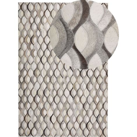 Tapis Patchwork 140 x 200 cm en Peau de Vache Beige et Marron Motif Écailles Accessoire Déco Parfait pour Intérieur Rustique et Rétro Beliani (1/5)
