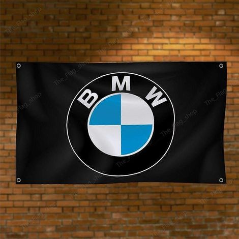 Drapeau BMW avec logo voiture, bannière noire pour garage, atelier ou espace détente. Décoration murale.