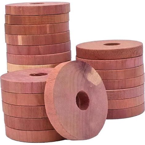 Anneaux anti mites en bois de cèdre, lot de 24, protection 100% naturelle sans produit chimique pour penderie et vêtements. (1/5)