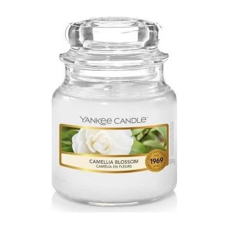 Vela Yankee Candle pequeña en frasco con aroma a flor de camelia, 104 g