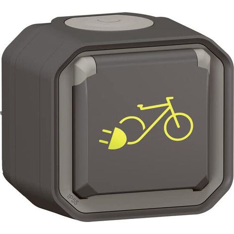 Legrand – Prise de courant étanche 2P+T IP55 pour recharge de vélos électriques – Installation saillie – Résistance aux chocs IK08 – 16A 230V (1/6)