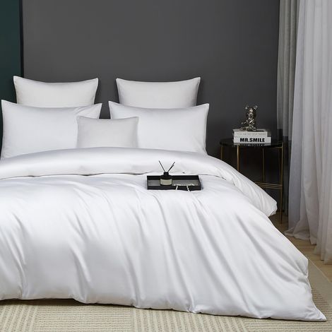 Parure de lit rafraîchissante en satin de coton mako 135 x 200 cm, 4 pièces, blanc, motif lisse, respirant, doux et infroissable, housse de couette et taies d'oreiller 80 x 80 cm (1/5)