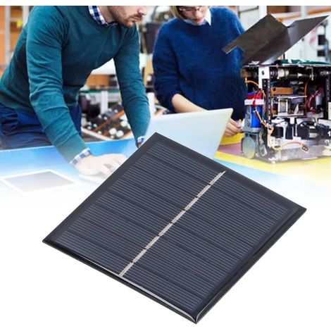Ein 1-Watt-Solarpanel mit 4 Volt kann zwei wiederaufladbare 1,2-Volt-AA-Batterien aufladen. (1/5)
