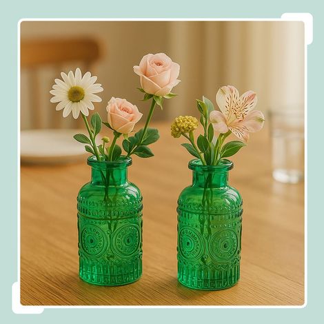 Lot de 12 petits vases en verre - motif decoratif en relief
