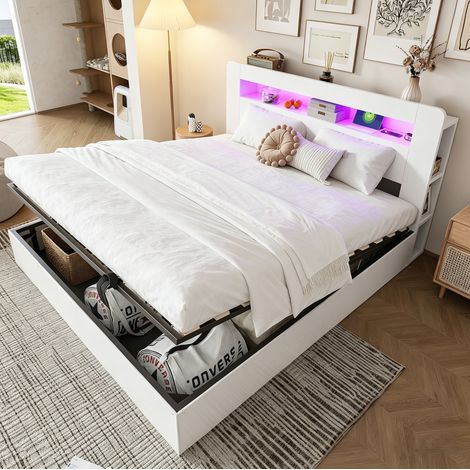 Letto moderno in legno 180x200 cm bianco con contenitore idraulico, testiera con ripiani, LED e prese integrate (1/5)