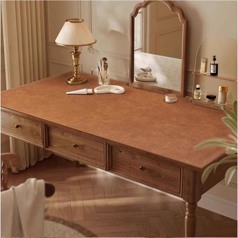 Tovaglietta lunga double-face (100 × 50 cm) in similpelle color caffè con struttura piegata naturale, idrorepellente (1/5)