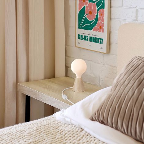 Lampada da tavolo con base in ontano e lampadina a effetto porcellana (1/4)