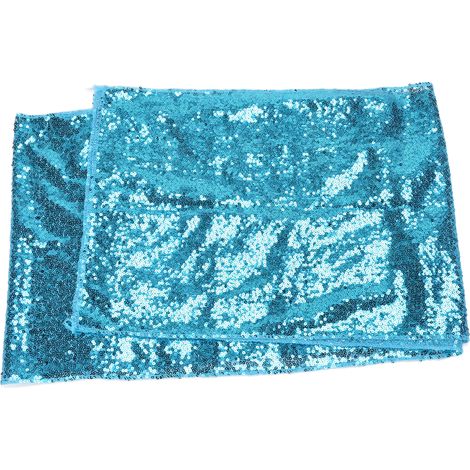 Les nappes en polyester sans couture sont plus élégantes, et les décorations de table à paillettes conviennent aux fêtes.