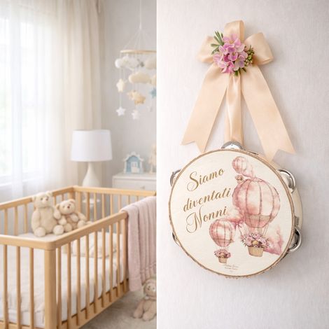 Tamburello Nascita "Siamo diventati Nonni" decorazione Made in Italy, da 18 cm Madame fiocco -Rosa (1/5)