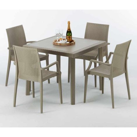 Grand Soleil – Ensemble table carrée beige 90x90cm – 4 chaises colorées empilables en polypropylène – Résistant aux intempéries – Made in Italy