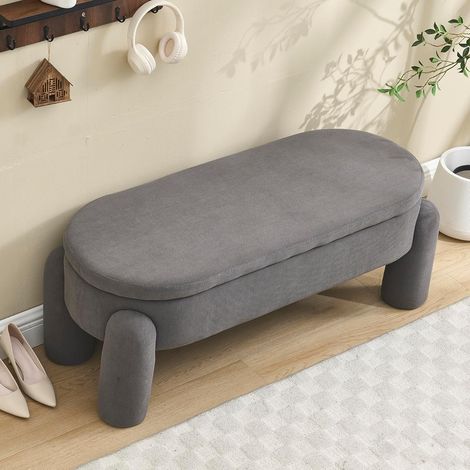 Banc de rangement avec coffre intégré, idéal pour une entrée, une chambre ou un salon. Assise rembourrée en tissu chenille et structure en bois massif. Dimensions : 112 x 43 x 43 cm. Gris. (1/5)