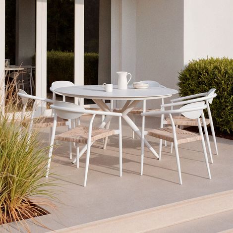 Set de mesa redonda Ø125 cm en aluminio Valerie y 6 sillas de jardín con reposabrazos en aluminio y ratán sintético Marsha SKLUM       