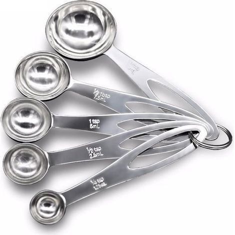 Set di 5 misurini (tazza, cucchiaino e ml) per misurare ingredienti secchi e liquidi (caffè, tè, ecc.) + scavino per melone (1/4)