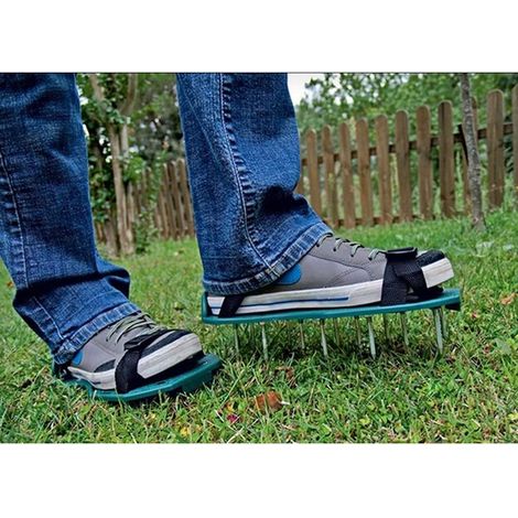 Garden Lawn Aerator Shoes Manual Lawn Aerator With 13x 5cm Spikes And Straps Universal Fit Lawn Aerator Sandals (1/5)