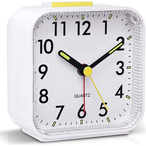 Réveil silencieux, horloge de table à piles, grand écran lumineux, fonction snooze. (1/5)