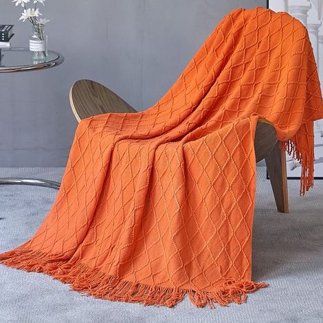 Couverture décorative en maille, résistante et douce, ornée de pompons, idéale pour un canapé-lit. Douce, chaude et confortable, elle est légère pour le printemps et l'été (130 cm x 230 cm) - orange - (1/5)