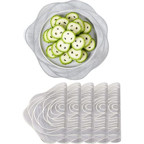 Ein Set aus 6 silberfarbenen PVC-Platzsets, waschbar, rutschfest und hitzebeständig.