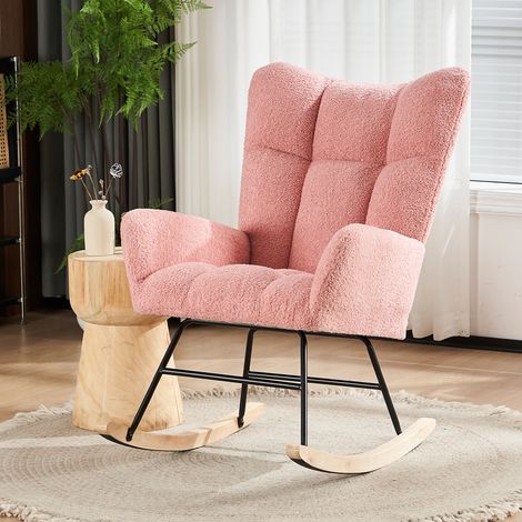 Chaise moderne avec un dossier et des accoudoirs élevés. Des chaises confortables et originales, idéales pour les séjours, les chambres à coucher et les cours intérieures (couleur rose). (1/5)