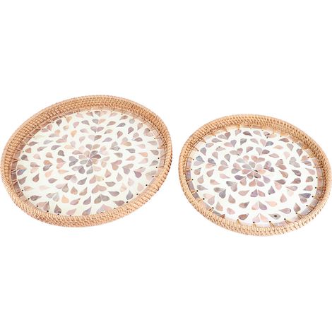 Bast-Obsttablett – Handgeflochtenes Bast-Aufbewahrungstablett mit farbenfrohen Muschelverzierungen, ideal für das Wohnzimmer (2 Stück) (1/3)