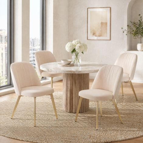 4er-Set Esszimmerstühle aus beigem Samt mit goldenen Metallbeinen, modern, OKWISH (1/5)