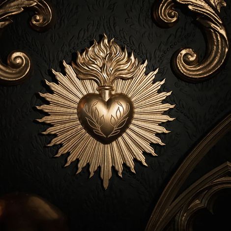 Sacred Heart Wall Hanging - Metal Ex Voto Decoration - Black Gold Red Religious Interior Wall Art - 1 Piece (1/4)