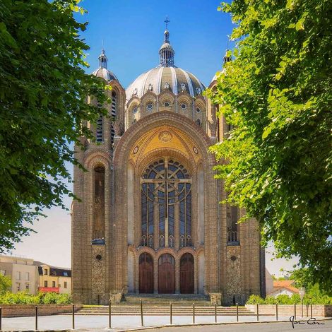Tableau sur toile basilique Sainte-Clotilde de Reims 65x65 cm - Impression sur Toile Murale Décorative - Image imprimée en HD sur Toile - Toile sur Châssis en Bois FSC - Fabriqué en France (1/4)