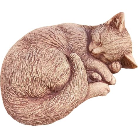 Gatito durmiendo único hecho de hormigón color arena.