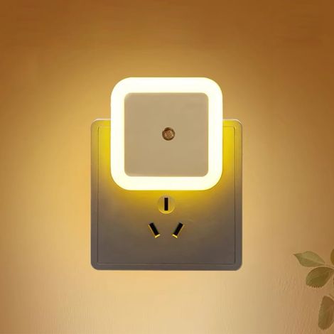 Intelligente LED-Nachtlichter – Warmweißes Licht mit Dämmerungssensor, ideal für Schlafzimmer, Badezimmer, Flur und Küche – 4er-Pack (1/3)