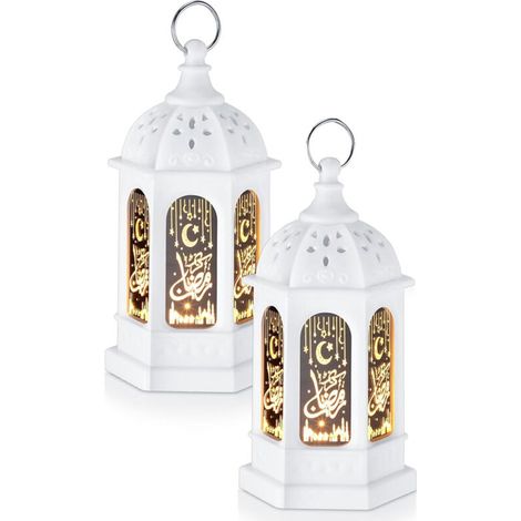 2Un chandelier de style château, style vintage, blanc. (1/5)