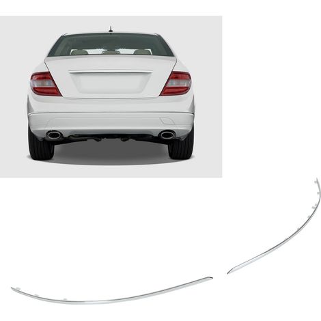 Une paire de baguettes chromées de pare-chocs arrière, 2048851021 et 2048850921, adaptées aux Mercedes-Benz C230, C300 et C350 avec Pack Sport. (1/5)